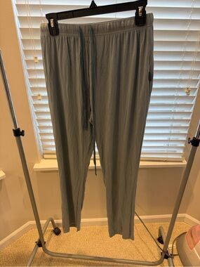 Men's Lightweight Drawstring Joggers in Light Gray